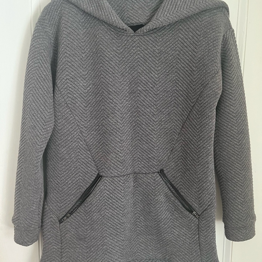 Mika & Gala Textured Gray Sweater